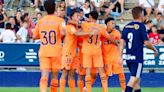 El Estadio Guillermo Amor de Benidorm vive una tarde de fútbol y de debuts