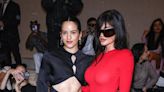 Rosalía y Kylie Jenner, protagonistas de las imágenes más divertidas y cómplices en el desfile de Acne Studios