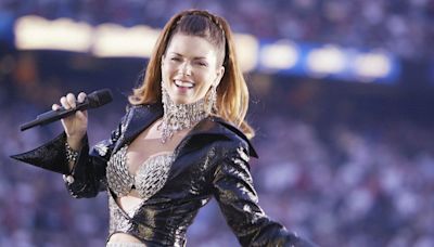 Shania Twain Laughs Off Stage Error: ‘Really Glad Someone Captured This’