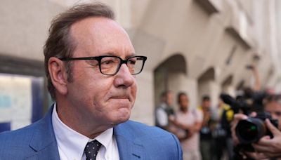 Un padre nazi y maltratador: la dura infancia de Kevin Spacey que destapa el documental que le acusa de más abusos sexuales