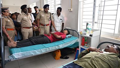 IG visits injured police officials in Namakkal; former DGP praises Namakkal encounter