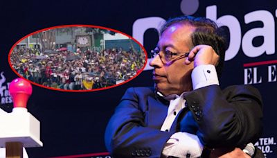 "Fuera, Petro": grito de bogotanos (molestos) por tardanza del presidente al desfile militar