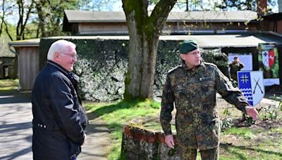 Steinmeier besucht Truppenübungsplatz Munster