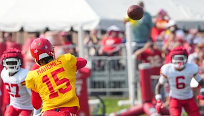 Patrick Mahomes' Jaw-Dropping Pass In Practice Goes Viral