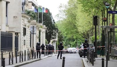 Policía de Francia detiene a hombre que pretendía inmolarse en consulado de Irán en París