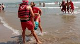 La playa de El Cabanyal acoge un simulacro de rescate de dos bañistas