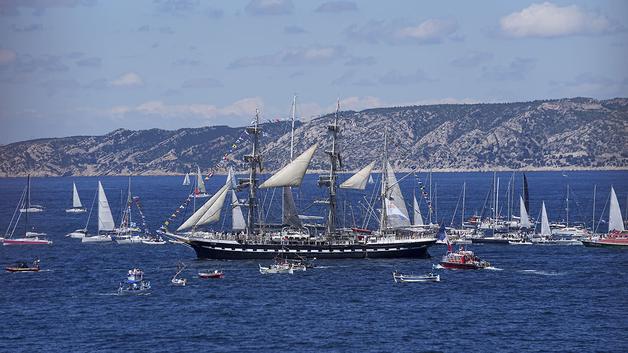 Olympic torch arrives in Marseille on 3-mast ship amid fanfare, tight security