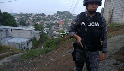 Policía de Ecuador detiene a la presunta pareja de alias "Fito" y a otros 21 miembros de la banda Los Choneros
