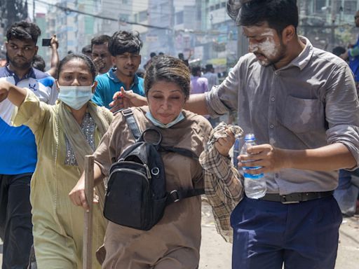 Bangladés extiende el toque de queda y sigue incomunicado tras una semana de violencia