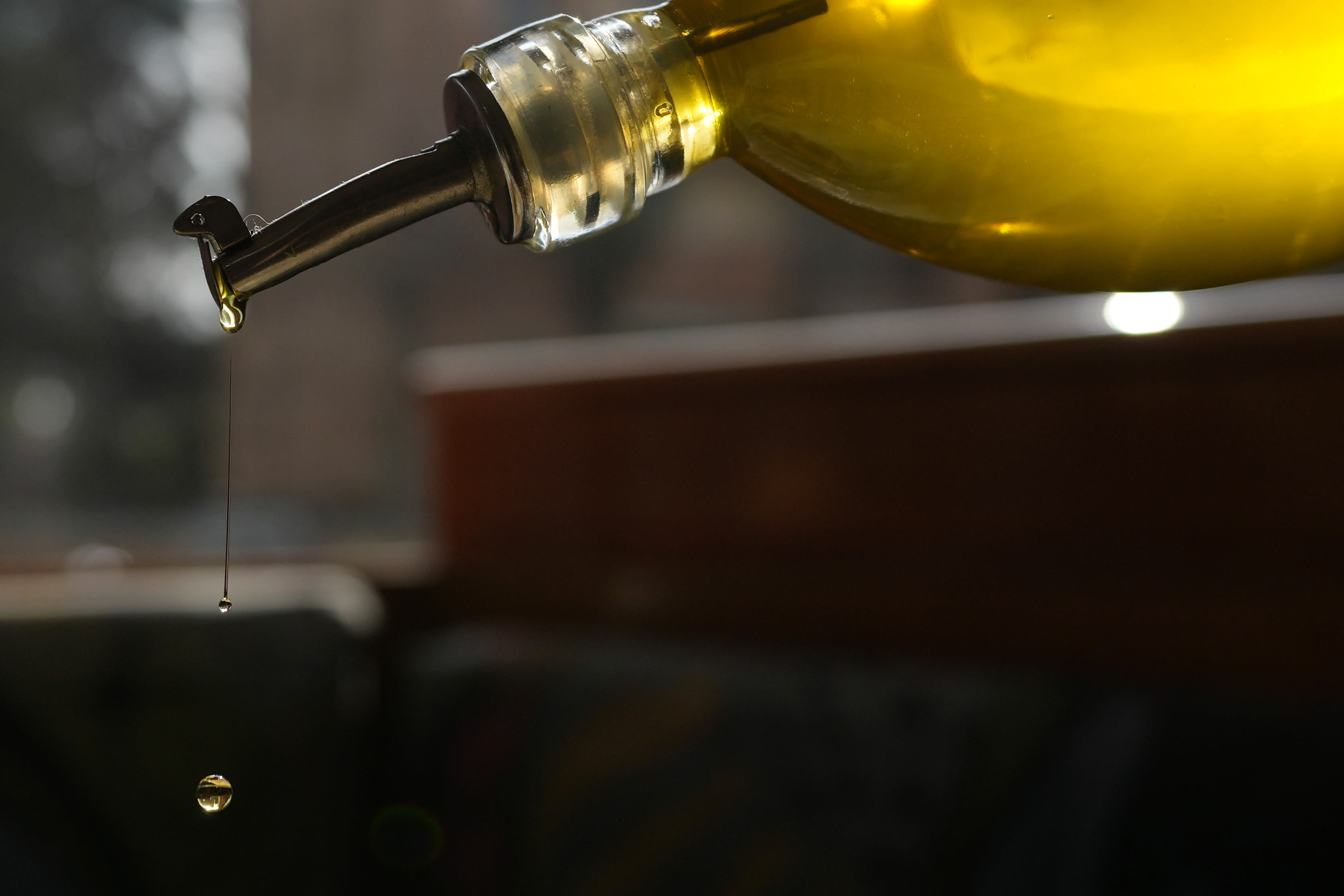 Olive oil could lower risk of dementia-related death, study finds