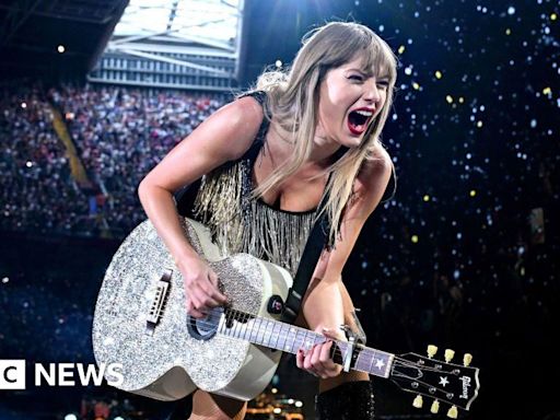 Taylor Swift fans get ready for singer's Eras tour in Dublin