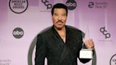 Lionel Richie Reflects on 'Growing Up at the AMAs' as He Accepts Icon Award (Exclusive)
