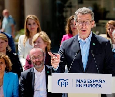 Feijóo endurece su discurso contra la inmigración ilegal "que ocupa nuestros domicilios" para atraer votantes de Vox en Cataluña