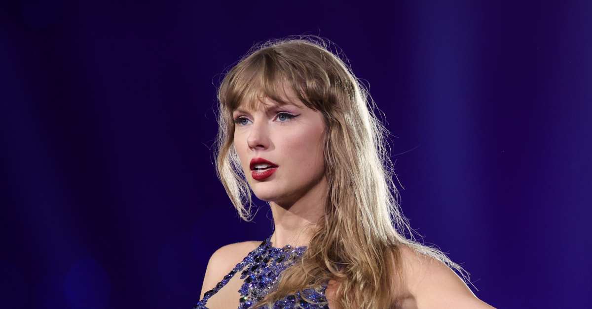 Taylor Swift Fans Are Left With 'Chills' After Moment of Silence Washes Over Warsaw Eras Tour