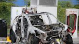 Carro da Tesla pega fogo em estação de recarga nos EUA
