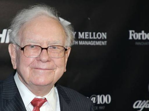 3 bad investing mistakes that put your retirement at serious risk, according to Warren Buffett