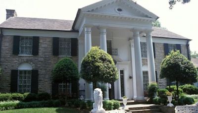 Antiga mansão de Elvis Presley pode ser leiloada em meio a disputa da herança do artista