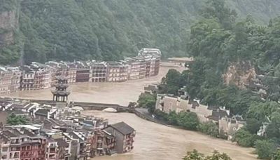 中國貴州暴雨 鎮遠古鎮慘淹水告急