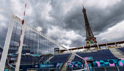 Moon Rises Perfectly Inside Eiffel Tower's Olympic Rings, Stunning Images