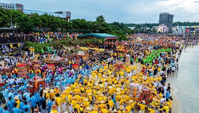 屏東小琉球甲辰正科琉球迎王平安祭典熱鬧登場！逡港腳請水儀式7天的祭典展開