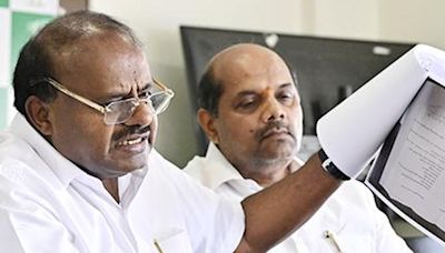 Siddaramaiah finding difficult to defend his govt. following corruption allegations: Kumaraswamy