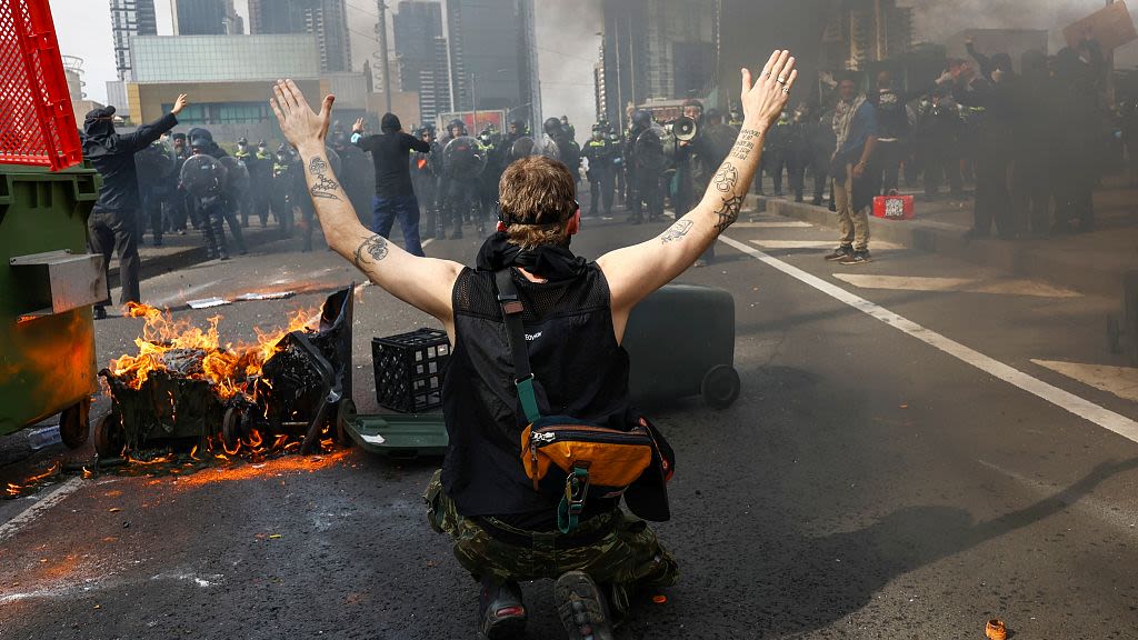 Anti-war protesters clash with police in Australia