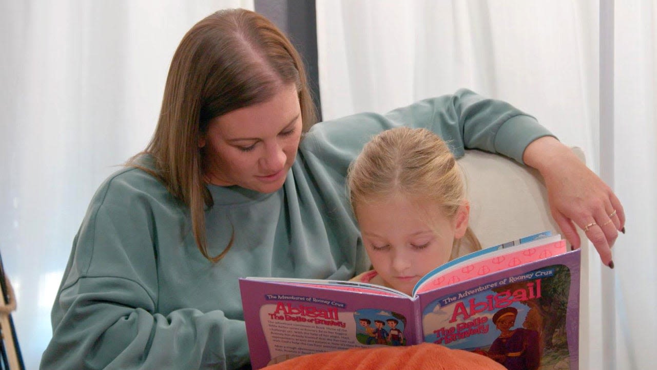 'OutDaughtered': Danielle Helps Ava Read Amid Her Learning Struggles