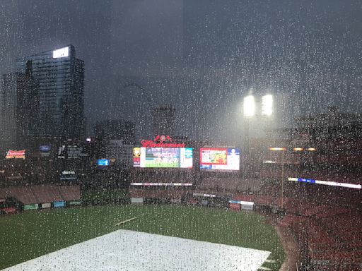 White Sox, Cardinals in rain delay