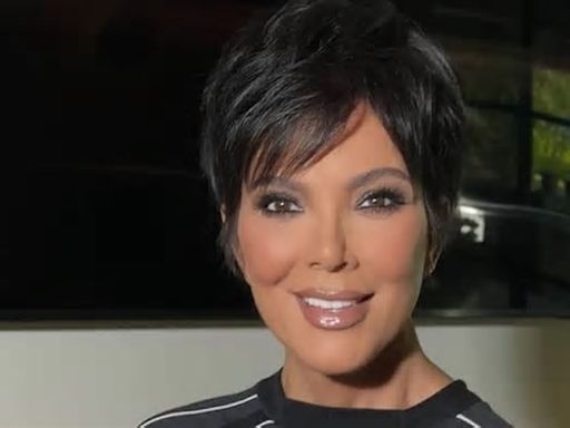 Es weihnachtet schon sehr in Hollywood: Kris Jenner wird zum Baumschmuck