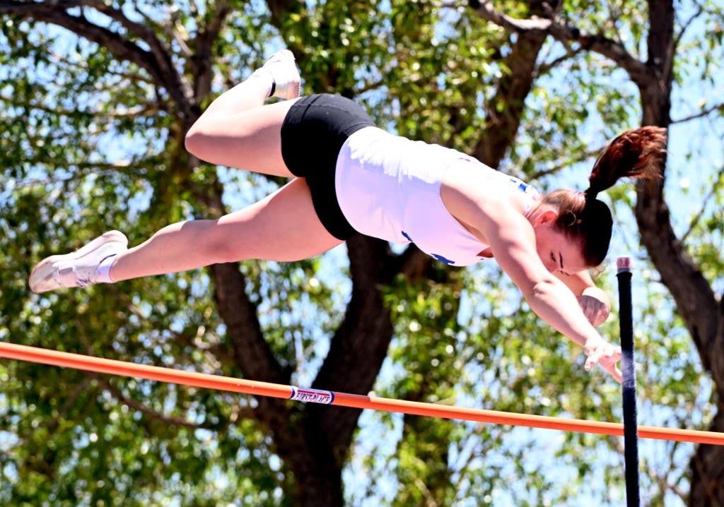 Broomfield’s Lilly Nichols sets Colorado girls pole vaulting record to claim Class 5A title
