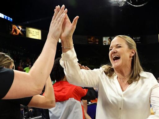 Utah women’s basketball coach Lynne Roberts signs contract extension through 2030