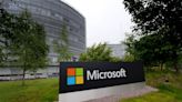 Microsoft ordena a sus empleados en China que utilicen iPhones en lugar de smartphones Android - informe Por Investing.com