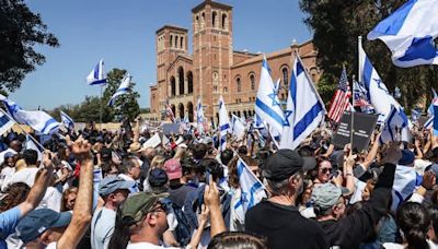 Photos: Pro-Israeli, pro-Palestinian demonstrations clash at University of California, Los Angeles