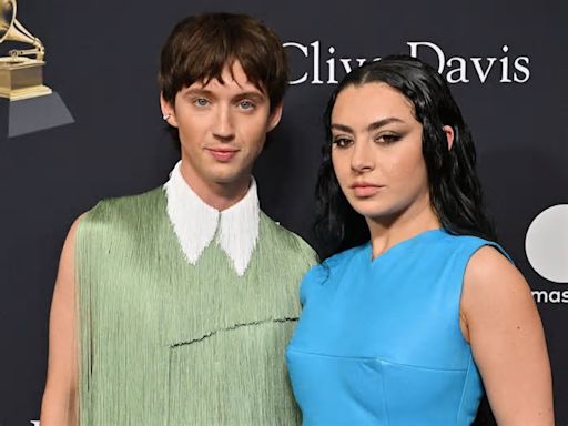 Charli XCX y Troye Sivan anuncian su tercera colaboración: 'Sweat'