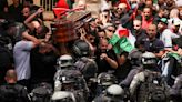 Fuerzas israelíes reprimieron a los participantes del funeral de Shireen Abu Akleh