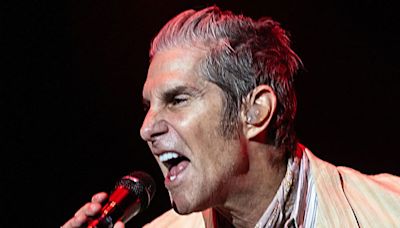 Jane's Addiction Singer Perry Farrell Hurls Punch At Dave Navarro In Onstage Meltdown