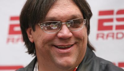 Steve McMichael, battling ALS, inducted into Hall of Fame in ceremony from home