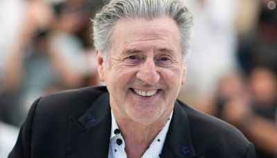 Daniel Auteuil mène une vie paisible au pied des Alpilles avec sa femme Aude et leur fils Zach, dans une "maison d'artistes"