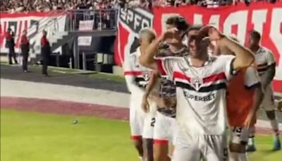 Com gol de Calleri, São Paulo vence e tira Flamengo da liderança