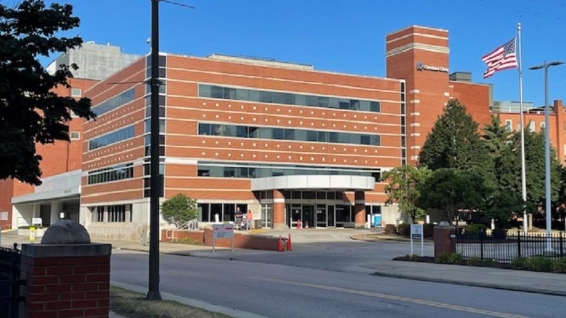 Police investigating shooting involving 2 Cleveland Clinic officers outside Lutheran Hospital in Ohio City