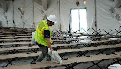 Migrantes hispanos del colectivo LGBTQIA+ siguen llegando a NY a vivir otra pesadilla: la falta de vivienda y trabajo - El Diario NY