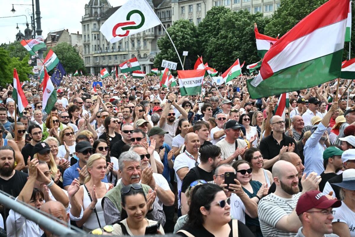 Orban Opponent Draws Crowds in Hungary’s Ruling Party Stronghold