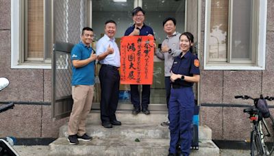 關山警分局2警員榮陞巡佐 分局長贈「鴻圖大展」紅榜恭賀 | 蕃新聞