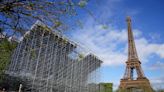 Detenidos tres búlgaros por ser sospechosos de vandalizar con manos rojas un mural del Holocausto en París