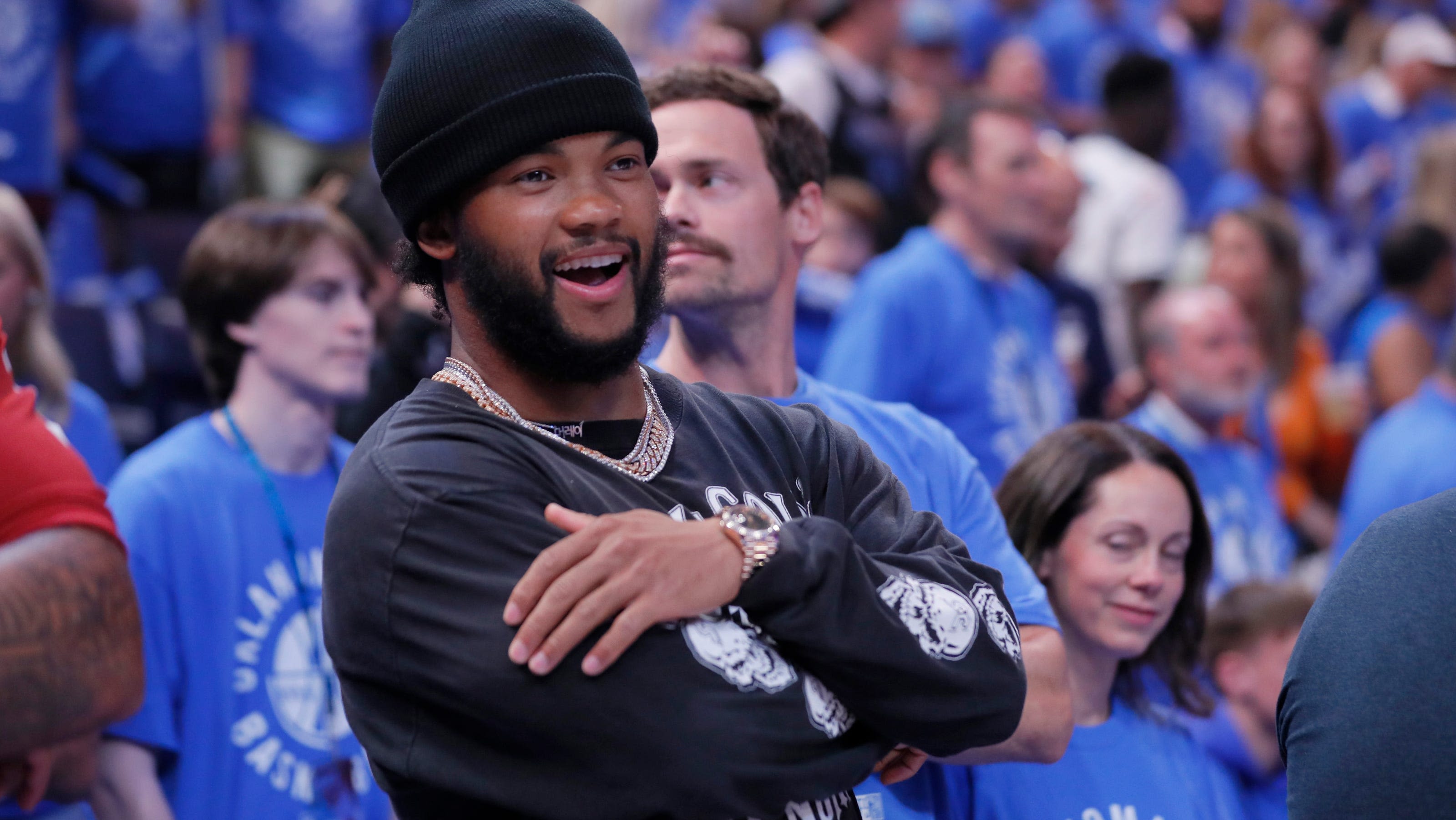 Kyler Murray knows basketball: Arizona Cardinals QB surprises at Mavericks vs Thunder game