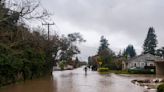 Inundación rompe dique en California; 8.500 bajo advertencia