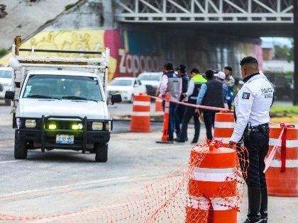 Socavón en López Mateos: Pese a carriles habilitados, persiste tráfico