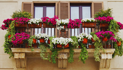 5 Different Ideas To Redecorate Your Balcony Using These Simple Decor Pieces