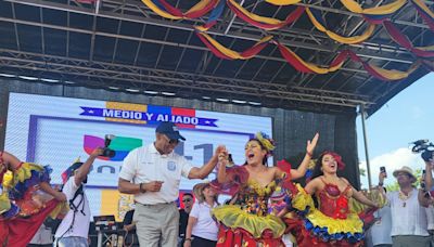 Colombianos ‘vuelan alto’ con festival en Queens - El Diario NY