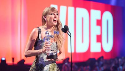 Taylor Swift used her VMA acceptance speech to drop her 2nd political message in 24 hours